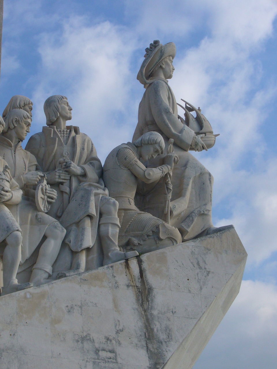 statue - Objective concrete reality