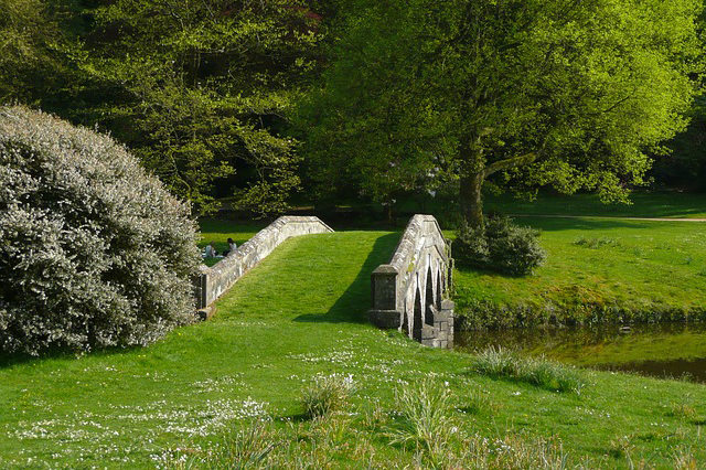 Stourhead garden grass covered bridge